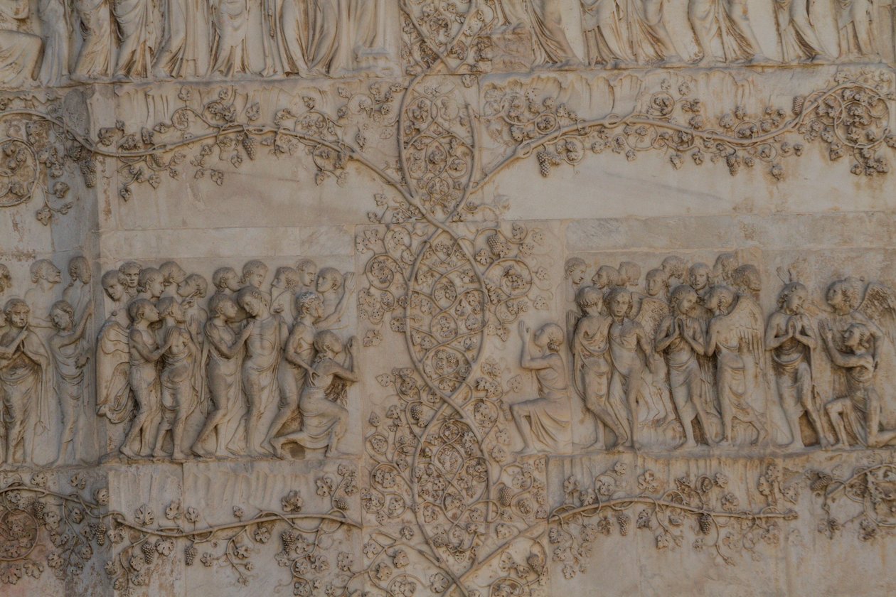 Sceny Sądu Ostatecznego, Opowieści Apokalipsy, płaskorzeźby Lorenzo Maitani (przed 1275-1330) i asystenci, czwarty filar, fasada katedry w Orvieto, Umbria, Włochy autorstwa Lorenzo Maitani