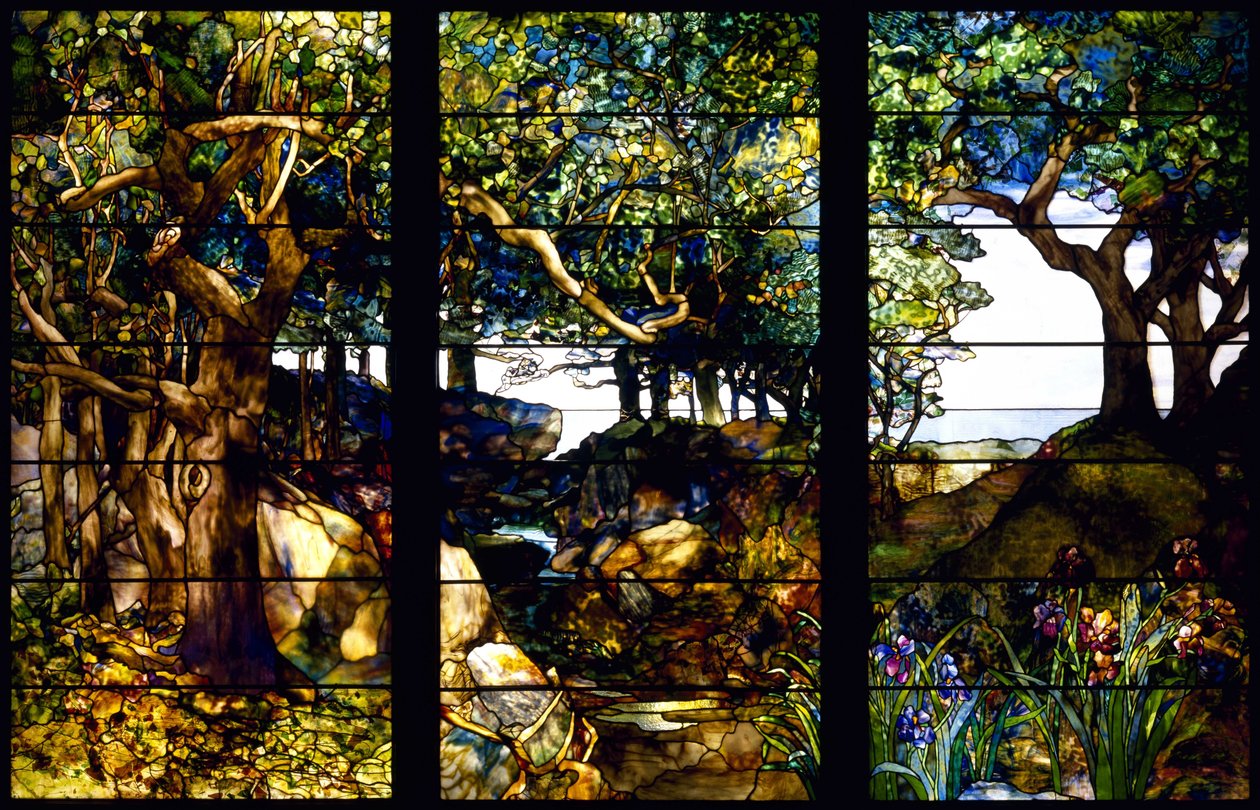Zalesiony krajobraz w trzech panelach autorstwa Louis Comfort Tiffany