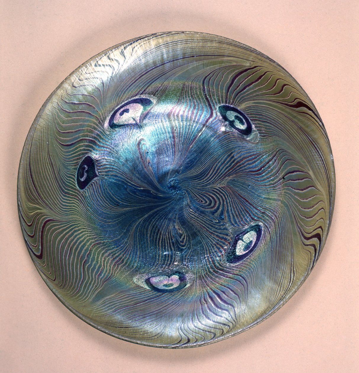 Talerz favrile Tiffany, Nowy Jork, 1902 (szkło) autorstwa Louis Comfort Tiffany