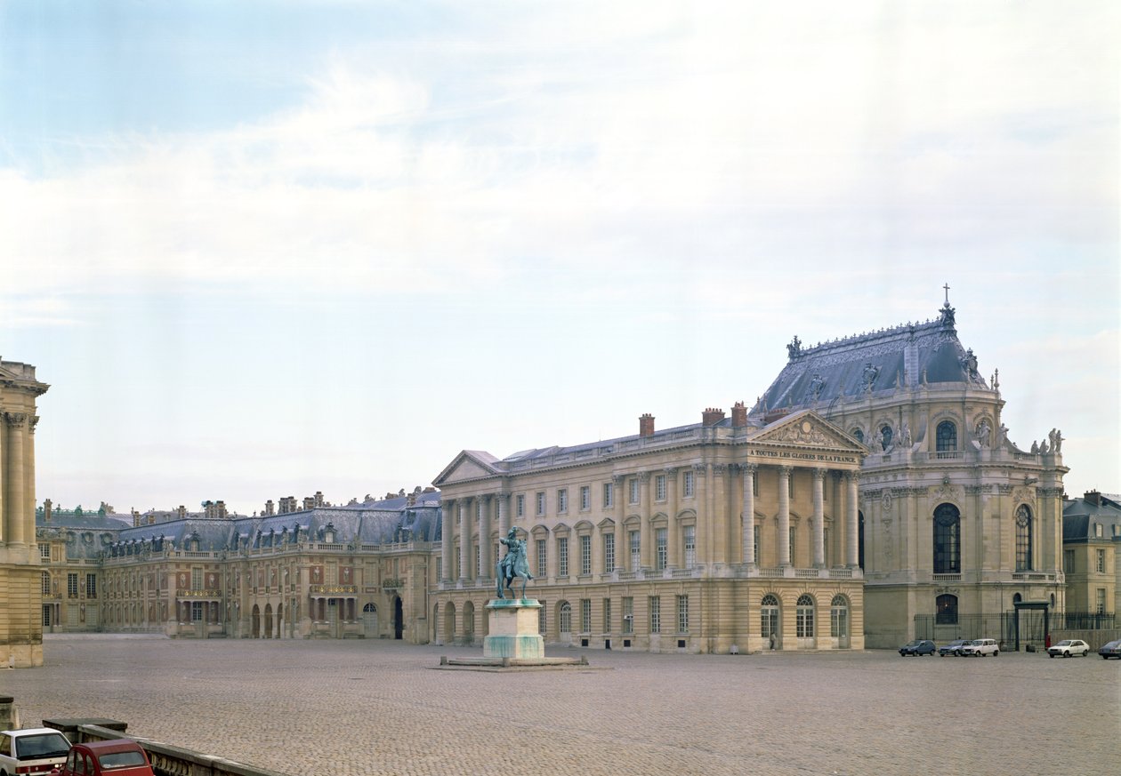 Dziedziniec Marmurowy (z lewej strony) prowadzący na Dziedziniec Królewski (w środku) 1660s autorstwa Louis Le Vau