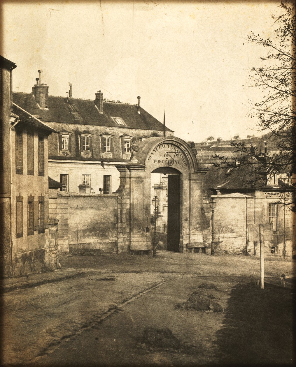 Wejście do fabryki Sèvres autorstwa Louis-Rémy Robert