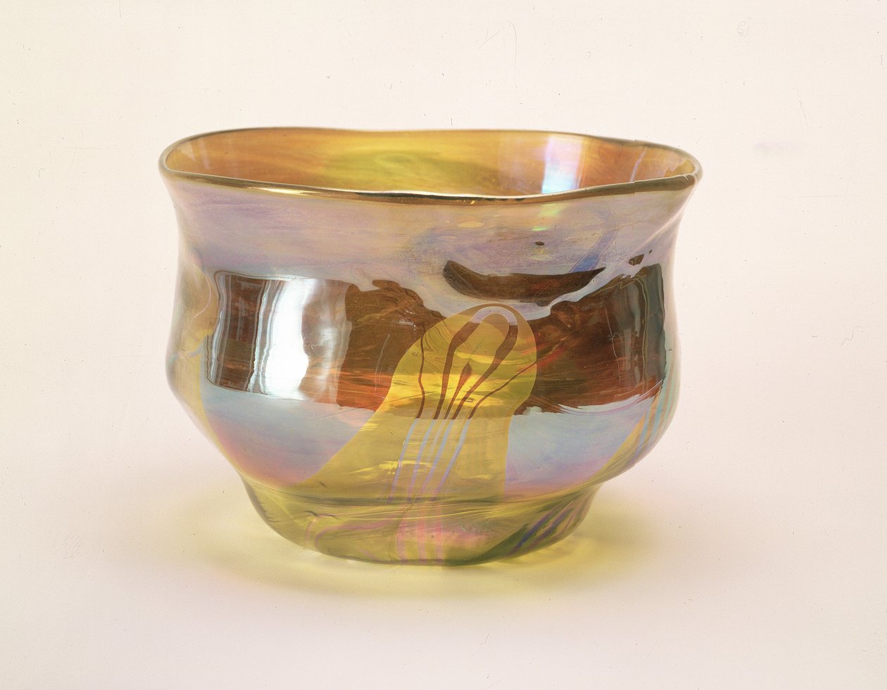 Favrile Bowl, dla Glass Decorating Company, Nowy Jork, ok. 1894 (żółte szkło z opalizacją) autorstwa Louis Comfort Tiffany