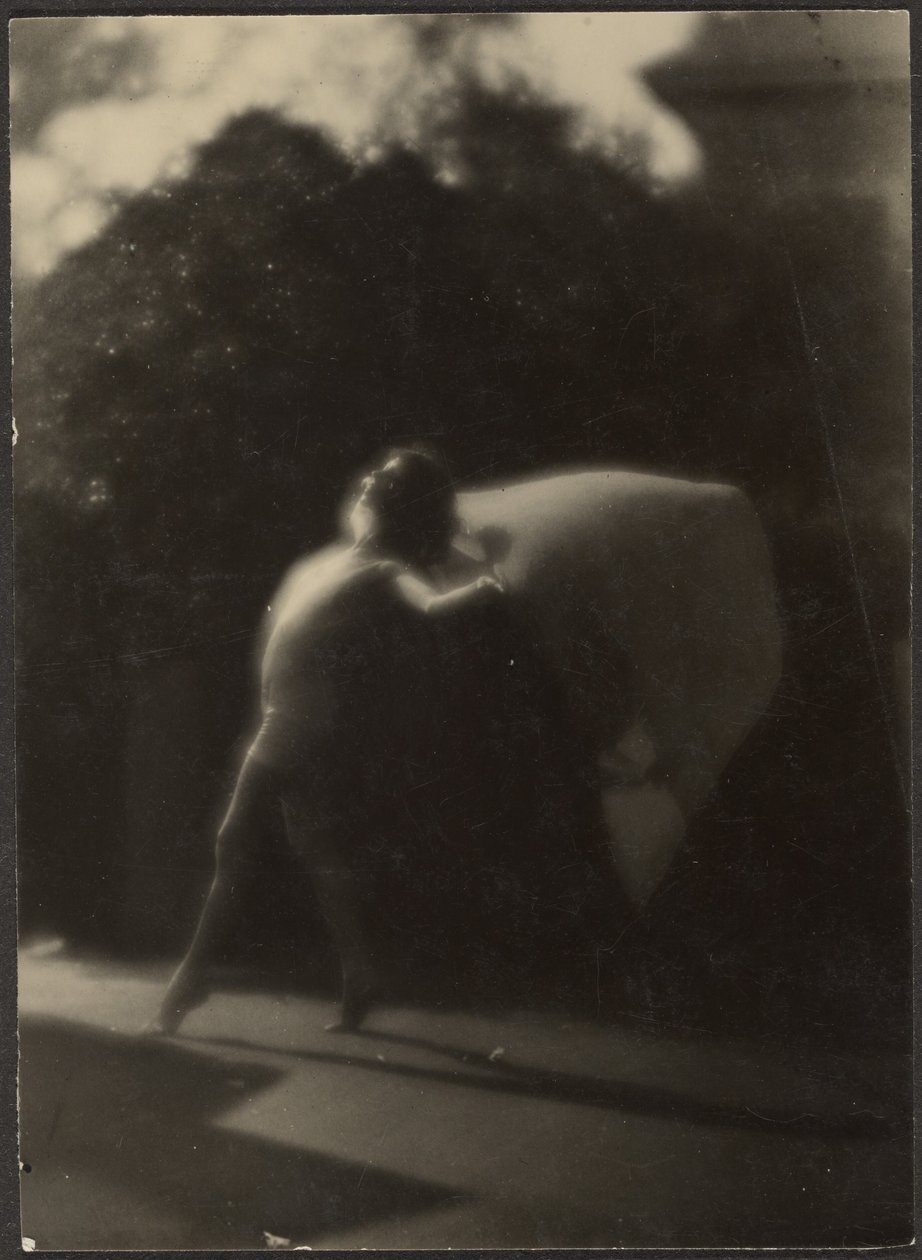[Tancerka w ogrodzie] autorstwa Louis Fleckenstein