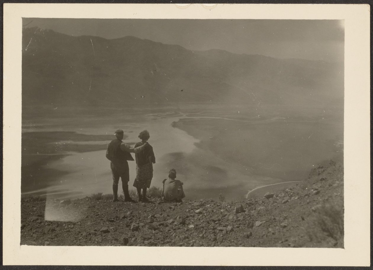 [Postacie w Desert Oasis] autorstwa Louis Fleckenstein