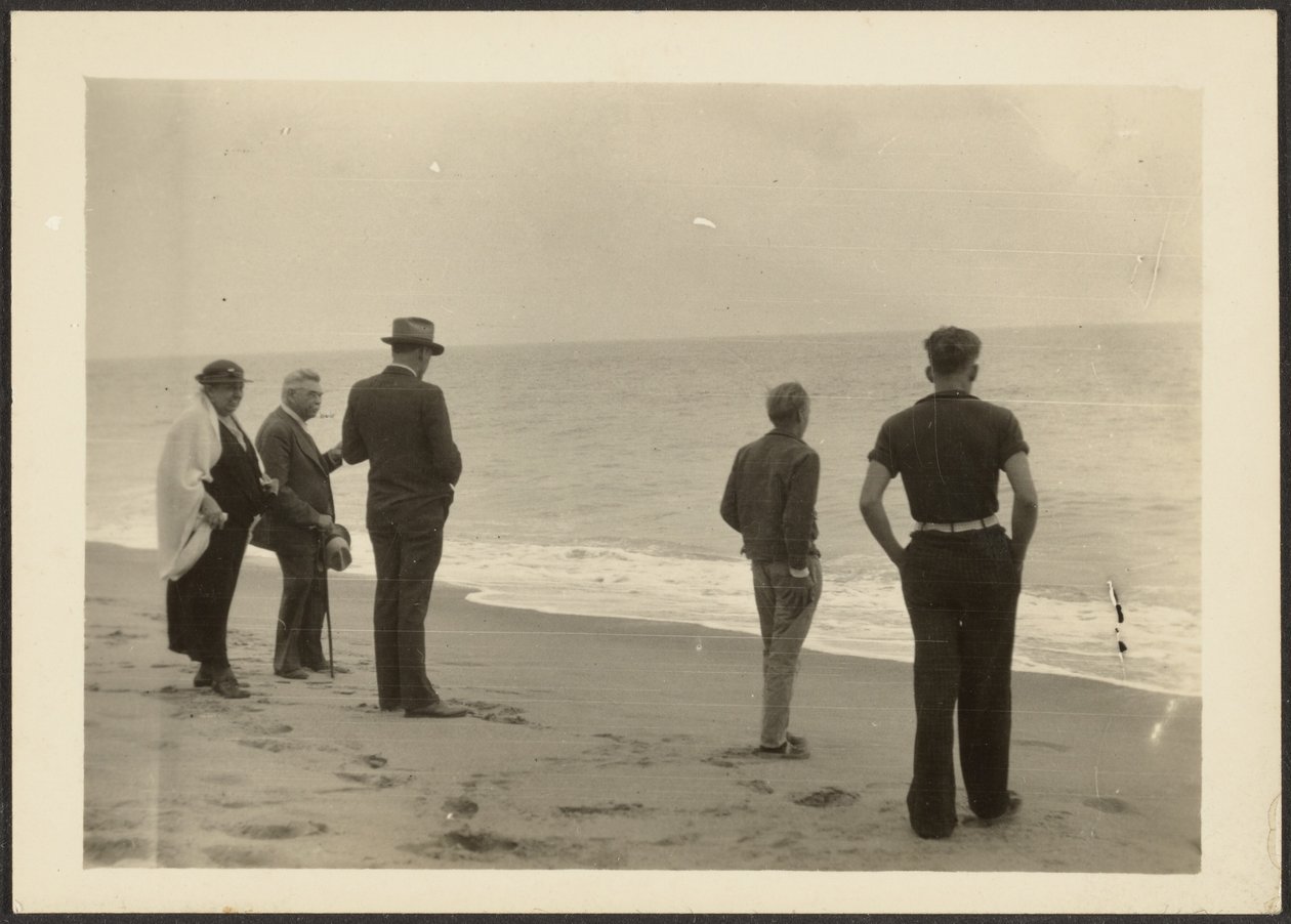 [Rodzina Fleckensteinów na plaży] autorstwa Louis Fleckenstein