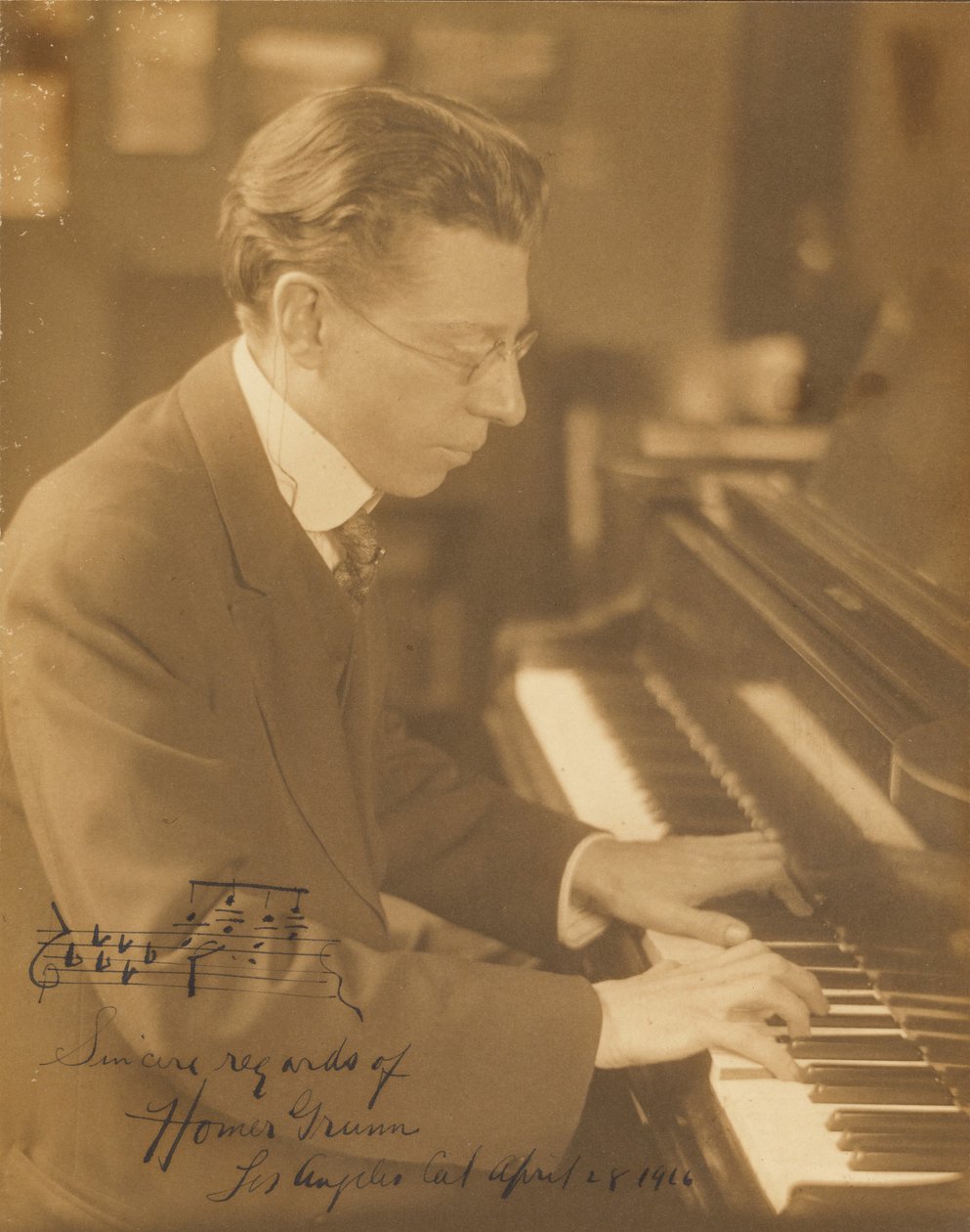 [Homer Grunn przy fortepianie] autorstwa Louis Fleckenstein