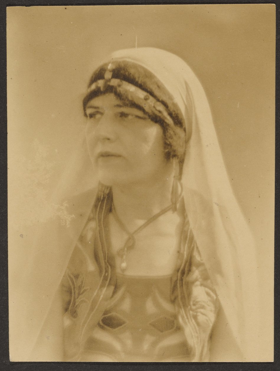 [Nautch Girl] autorstwa Louis Fleckenstein