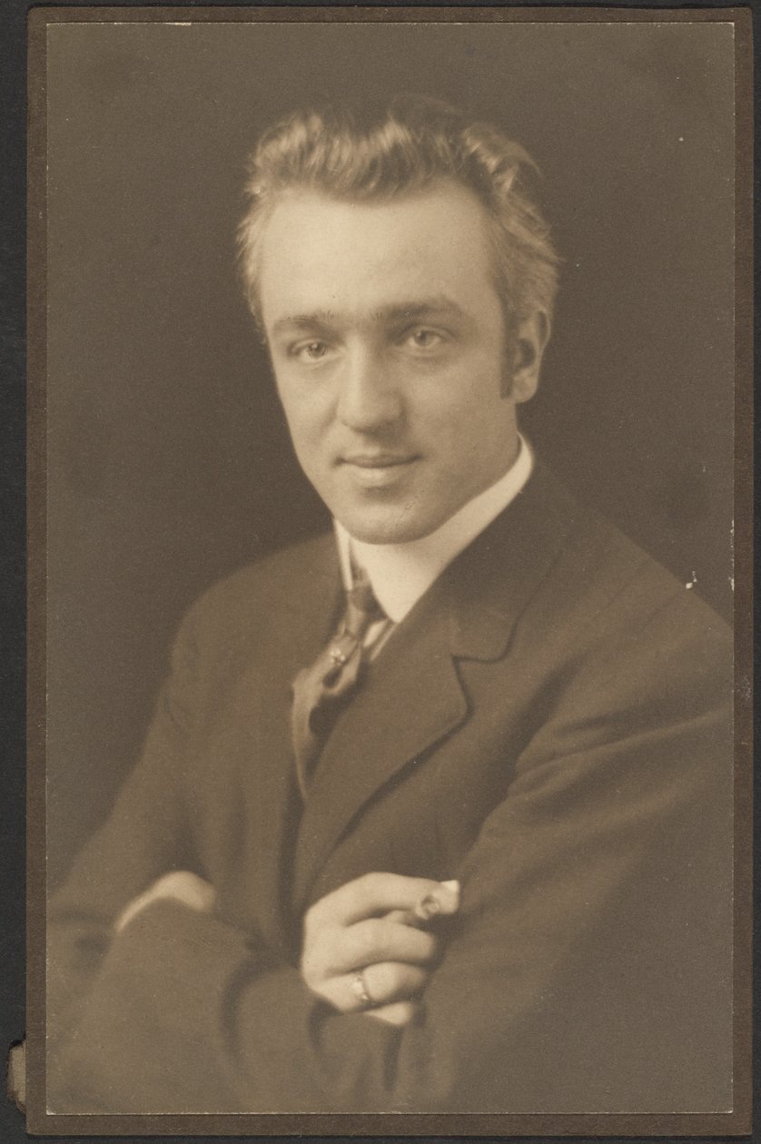 [Portret mężczyzny trzymającego cygaro] autorstwa Louis Fleckenstein