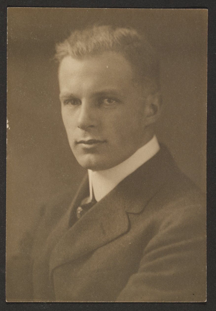 [Portret mężczyzny ze strzyżeniem]. autorstwa Louis Fleckenstein