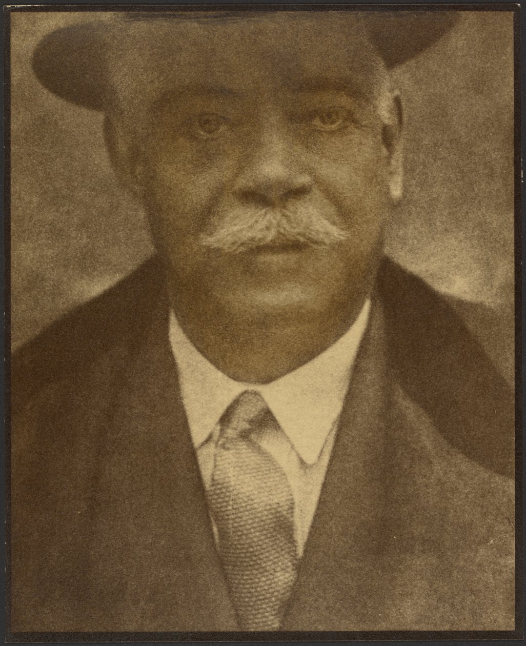 [Portret mężczyzny z rondem kapelusza] autorstwa Louis Fleckenstein
