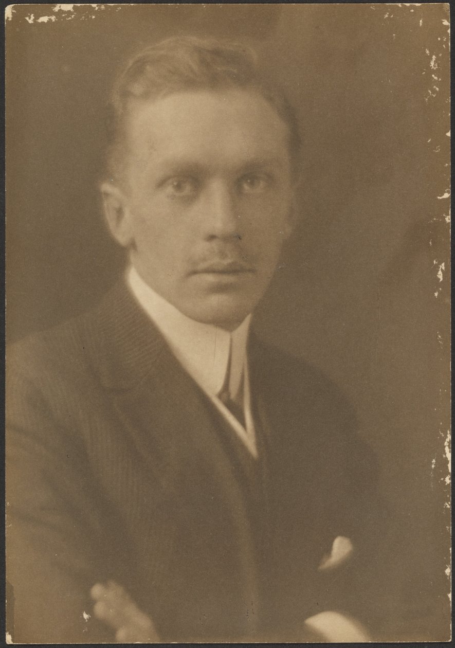[Portret mężczyzny z cienkimi wąsami]. autorstwa Louis Fleckenstein