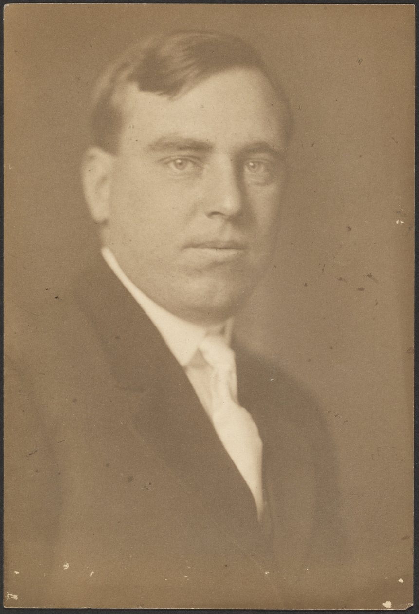 [Portret mężczyzny z białym krawatem]. autorstwa Louis Fleckenstein