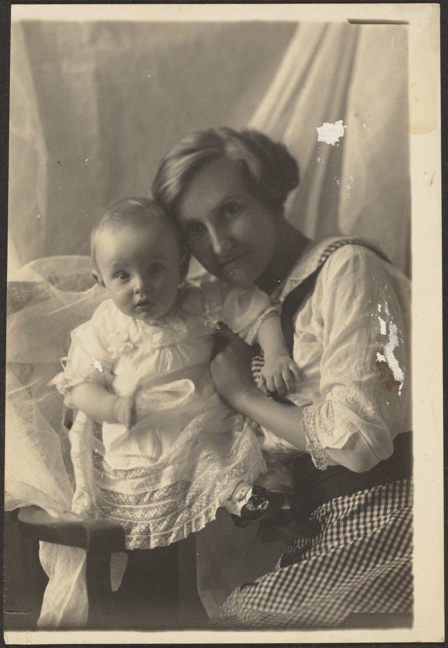[Portret matki w sukni w kratę i dziecka] autorstwa Louis Fleckenstein