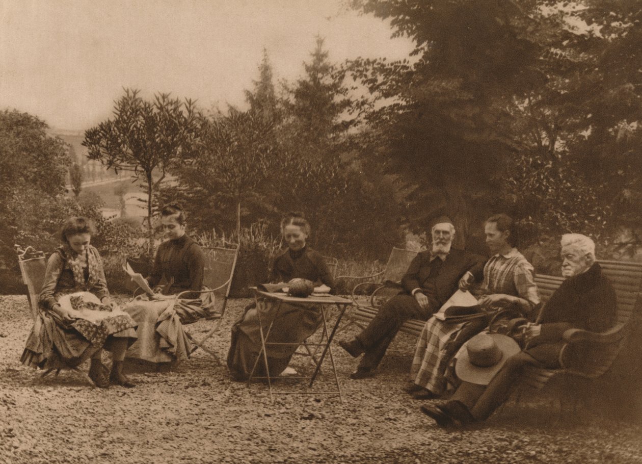 Grupa mężczyzn i kobiet siedziała rozmawiając przy stole, 1937 autorstwa Louis Guichard