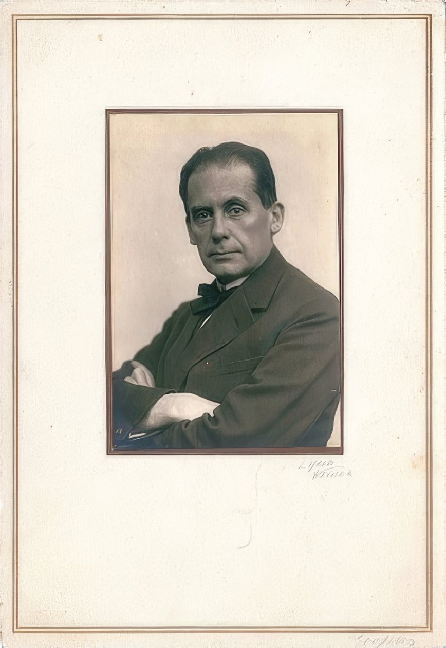 Waltera Gropiusa (1883-1969). Wczesne lata 20. autorstwa Louis Held