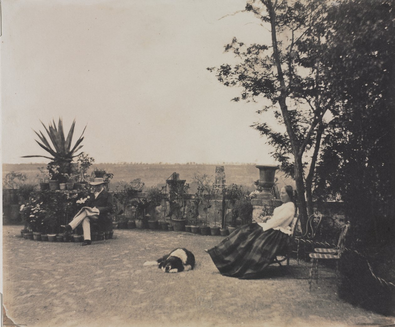 Bez tytułu (Mężczyzna i kobieta relaksują się), ok. 1854 (odbitka na papierze solonym z mokrego negatywu kolodionowego na szkle) autorstwa Louis Pierre Theophile Dubois de Nehaut