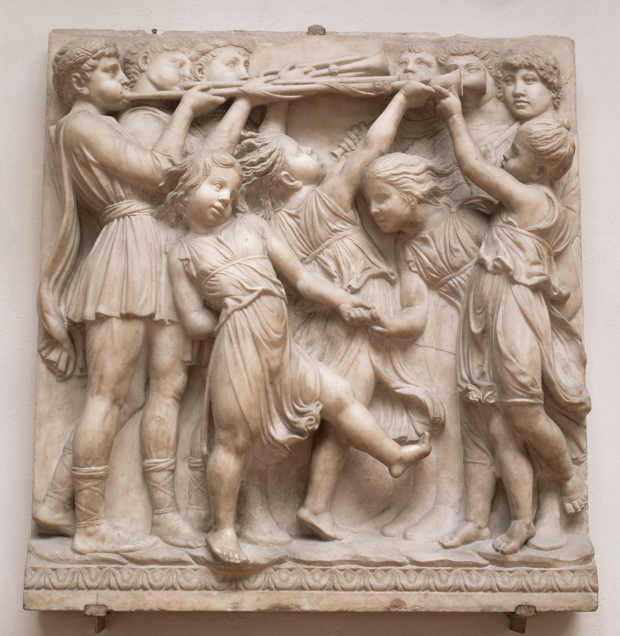 Trąbiące anioły, płaskorzeźba z kantorii, ok. 1432-38 (marmur) autorstwa Luca Della Robbia
