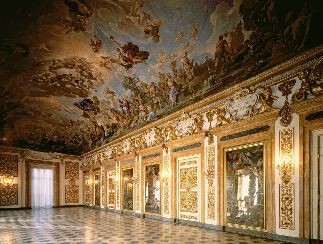 Widok loggii z freskiem sufitowym przedstawiającym Apoteozę II dynastii Medici, 1670-88 autorstwa Luca Giordano