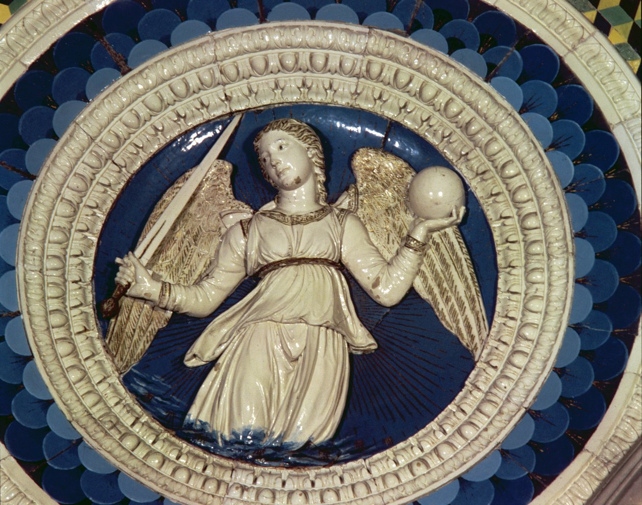 Sprawiedliwość, rondo z grobu kardynała Portugalii, 1460 r. (glazurowana terakota) autorstwa Luca Della Robbia