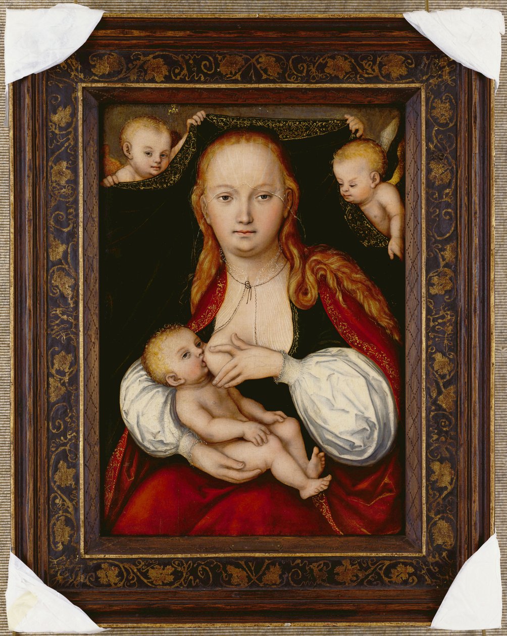 Dziewica z Dzieciątkiem, długość trzech czwartych, z puttami podtrzymującymi zasłonę z tyłu autorstwa Lucas Cranach