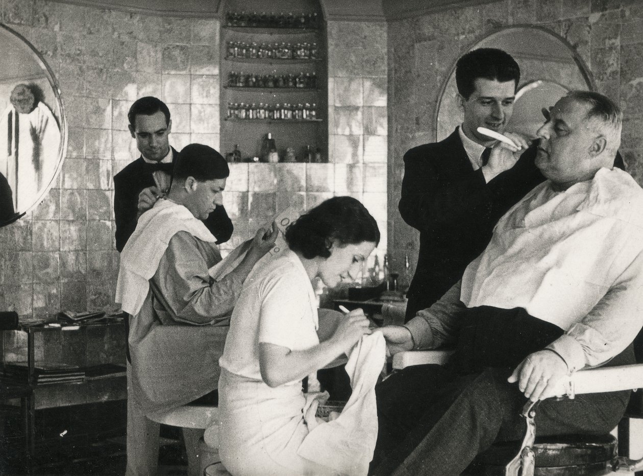 Salon fryzjerski i manicure autorstwa Luigi Leoni