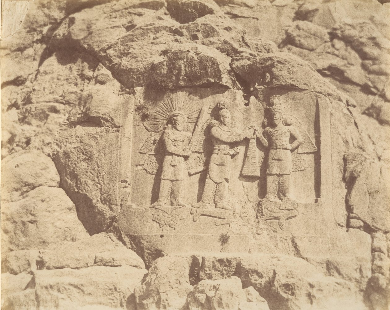 7 [Tag-e Bustan, Ceremonia Ukoronowania Shapour II, Kermanshah], lata 40.-60. autorstwa Luigi Pesce