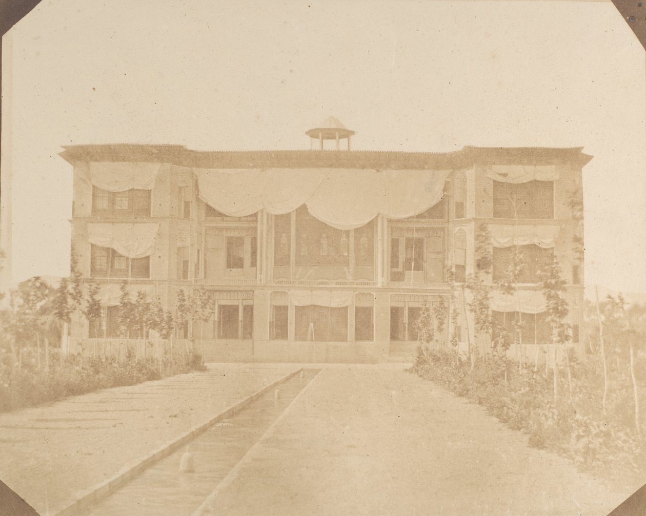 Amharet es Shah, 1858. autorstwa Luigi Pesce