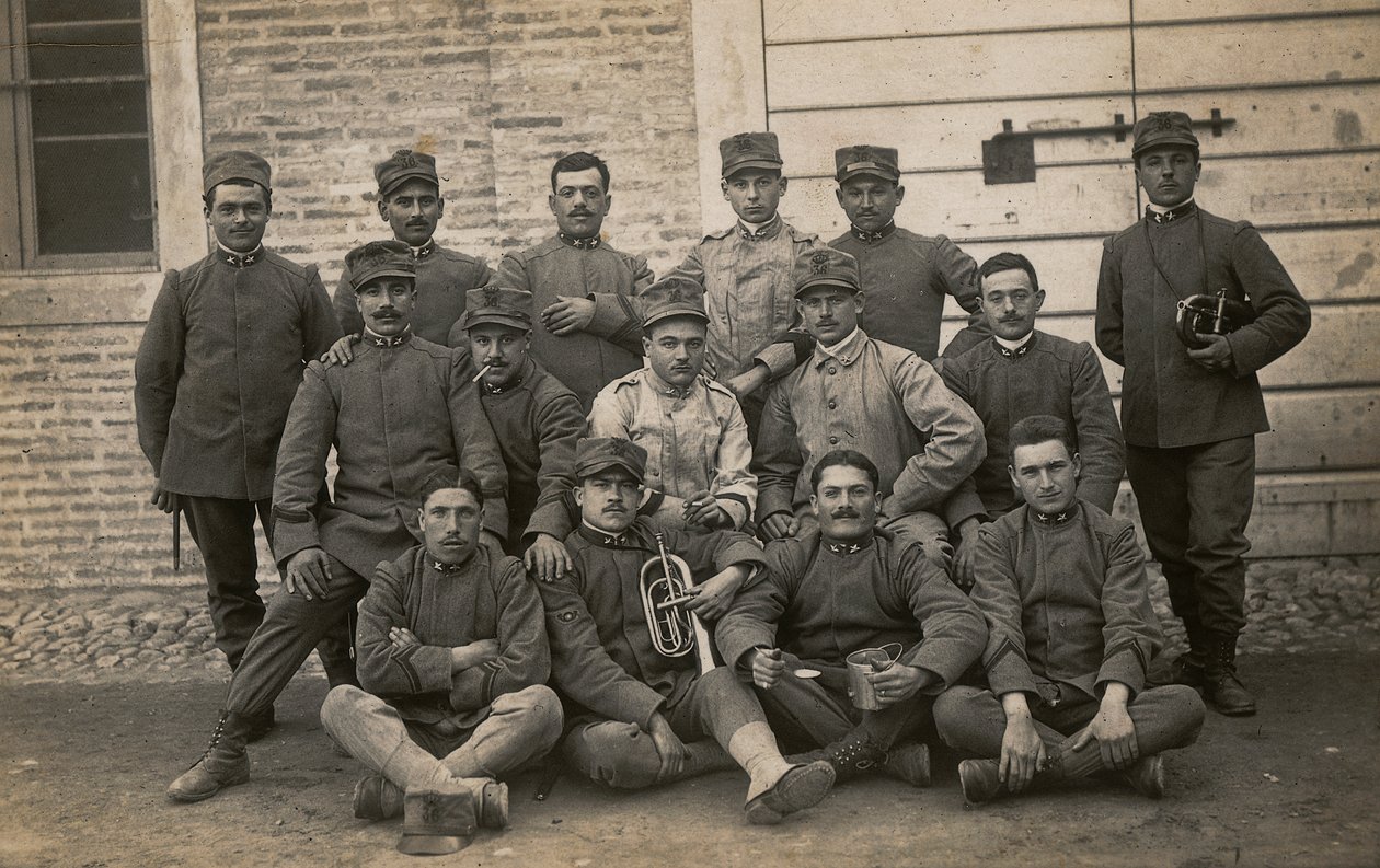 Album "Armia GM R. (I wojna światowa)": żołnierze 36. pułku piechoty z dwoma trębaczami (zdjęcie czarno-białe) autorstwa Lusvardi Lusvardi