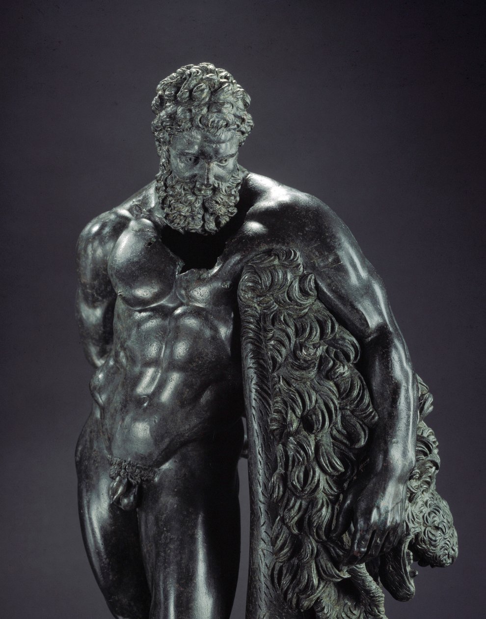 Sztuka grecka: „” Herakles w spoczynku”” Detal - Rzeźba z brązu Lysippe z Sicyone (395-305 pne) IV wiek pne, z Sanktuarium Ercole Curino, Sulmona - Museo Nazionale Archeologico, Chieti Włochy - Herakles (Herkules) w spoczynku - Szczegół rzeźby z brązu autorstwa Lysippos (attributed to)