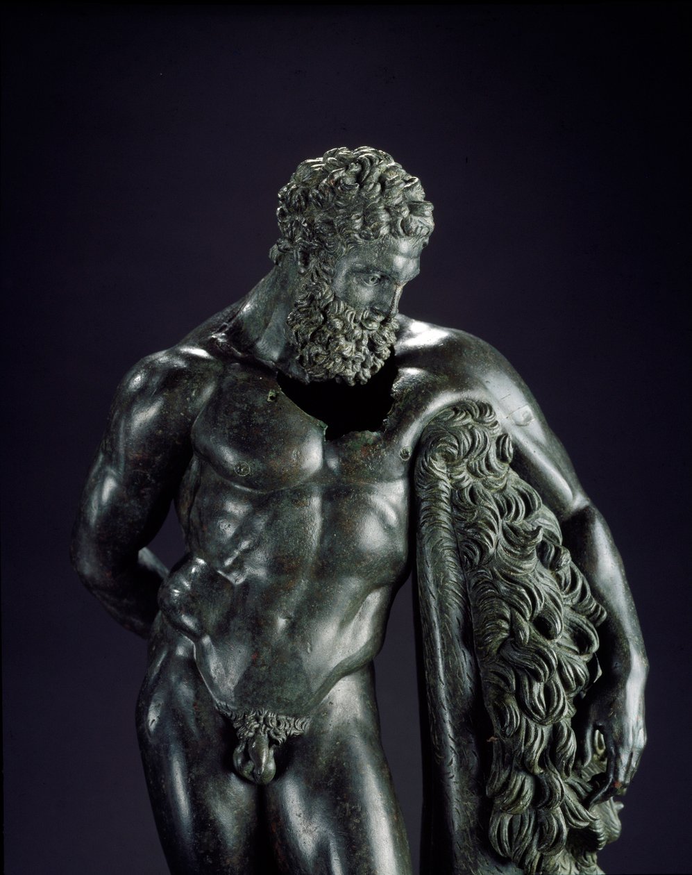 Sztuka grecka: „”Herakles w spoczynku”” Szczegół. Rzeźba z brązu Lysippe z Sicyone (395-305 pne) IV wiek pne. Z Sanktuarium Ercole Curino, Sulmona. Museo Nazionale Archeologico, Chieti Włochy - Herakles (Herkules) odpoczywa - Fragment rzeźbiarza z brązu autorstwa Lysippos (attributed to)
