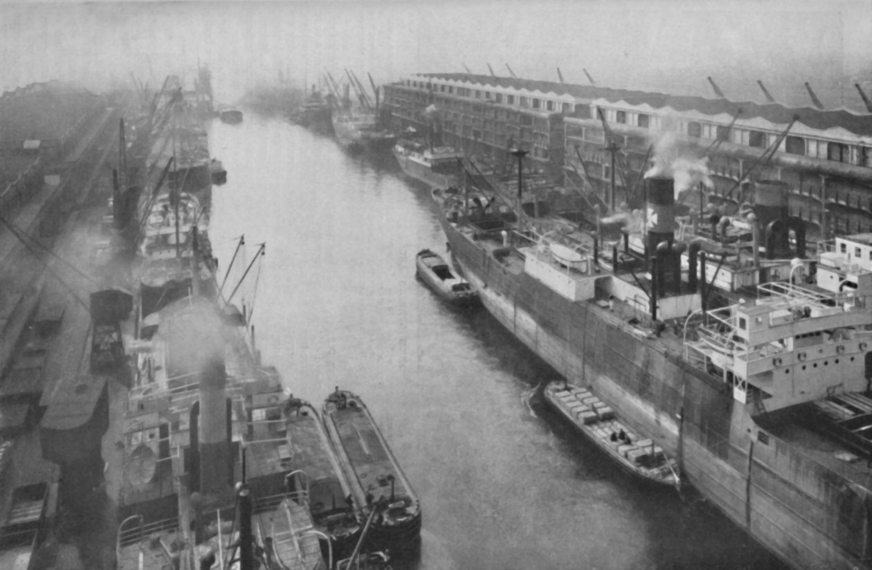Wielki dok na północy, trzydzieści cztery mile od morza, a jeszcze port, c1935 autorstwa Manchester Ship Canal Company