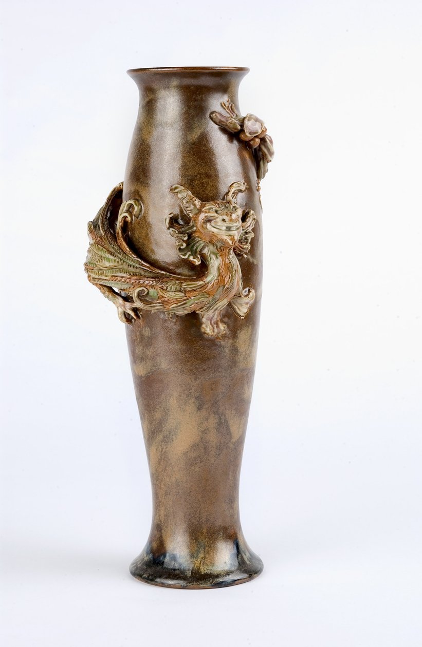 Zielona i brązowa glazurowana waza z reliefem smoka, Doulton und Co, Lambeth, ok. 1905 (kamionka) autorstwa Mark V. Marshall