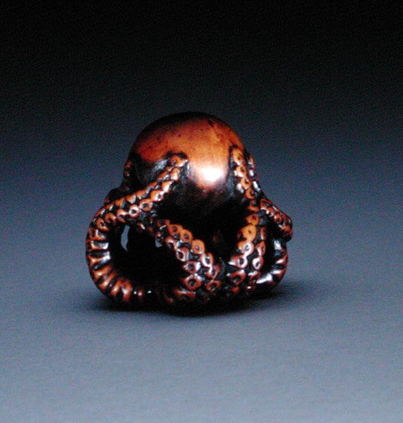 Netsuke przedstawiający ośmiornicę, ok. 1760-70 (drewno i inkrustowany róg) (awers patrz 193821) autorstwa Masanao