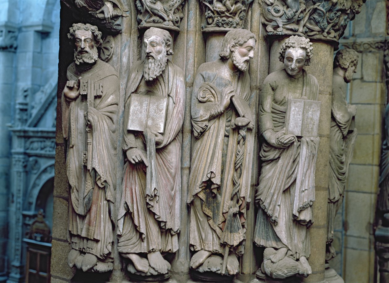 Fragment Portico de la Gloria przedstawiający kamień apostołów autorstwa Master Mateo