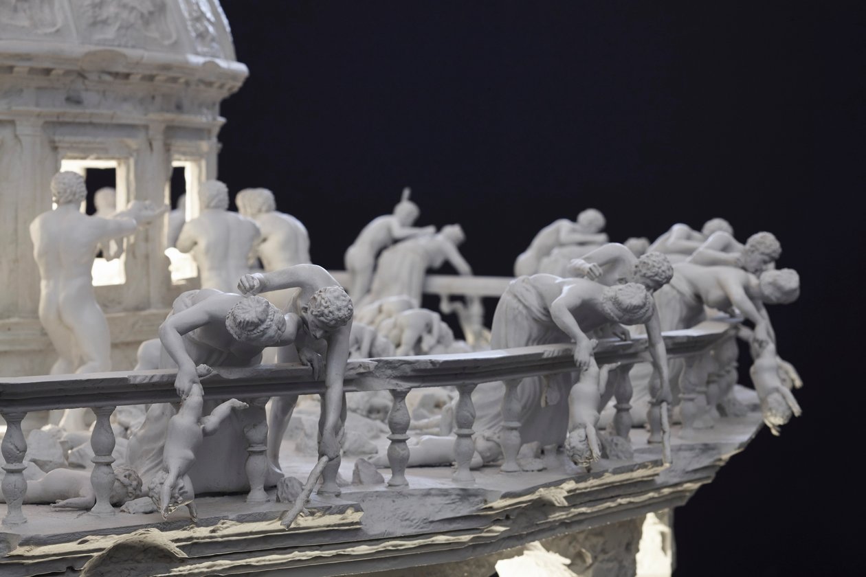 All Things Fall, 2014 (stal, aluminium, gips, żywica, oświetlenie LED, silnik) autorstwa Mat Collishaw