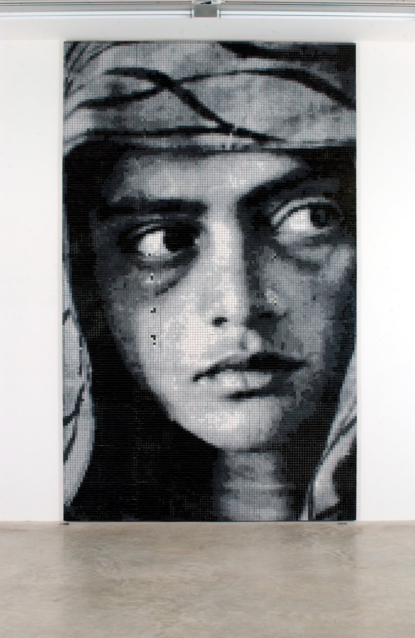 Madonna, 2001 (Płytka ceramiczna, cement, drewno) autorstwa Mat Collishaw