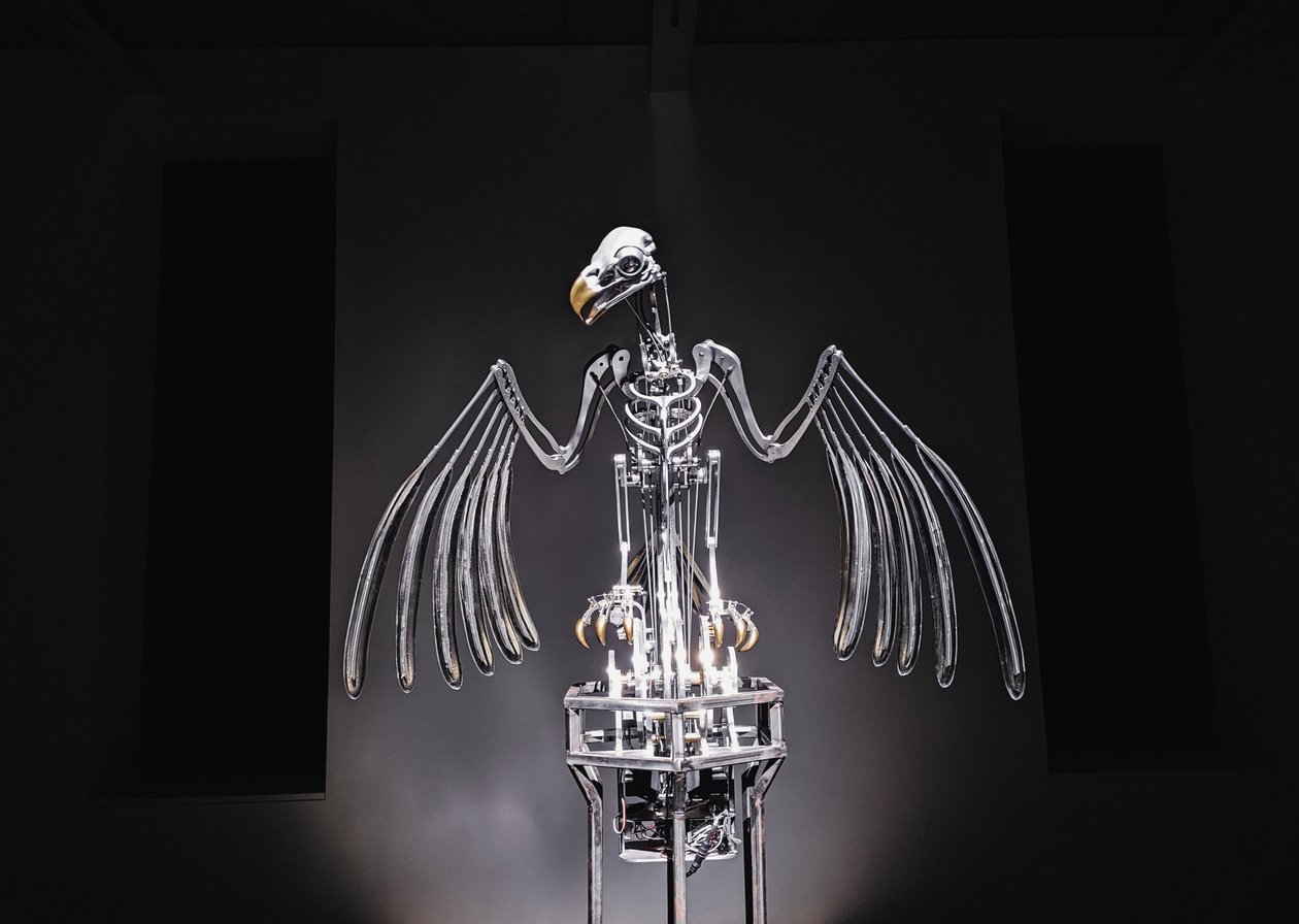 The Nerve Rack, 2019 (acetal, akryl, aluminium, mosiądz, obwody elektryczne, farba, PVC, żywica, serwomotory, stal) autorstwa Mat Collishaw
