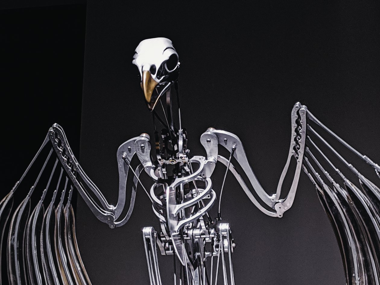 The Nerve Rack, 2019 (acetal, akryl, aluminium, mosiądz, obwody elektryczne, farba, PVC, żywica, serwomotory, stal) autorstwa Mat Collishaw