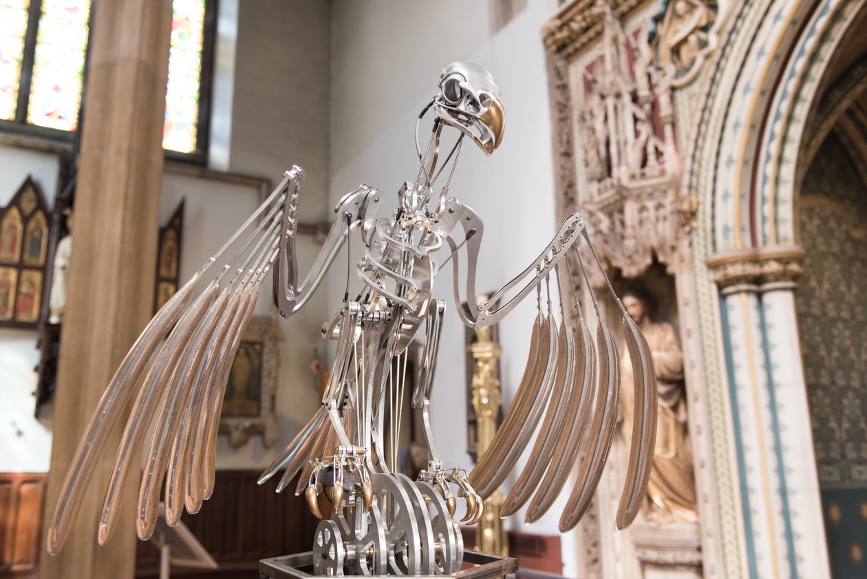 The Nerve Rack, 2019 (acetal, akryl, aluminium, mosiądz, obwody elektryczne, farba, PVC, żywica, serwomotory, stal) autorstwa Mat Collishaw
