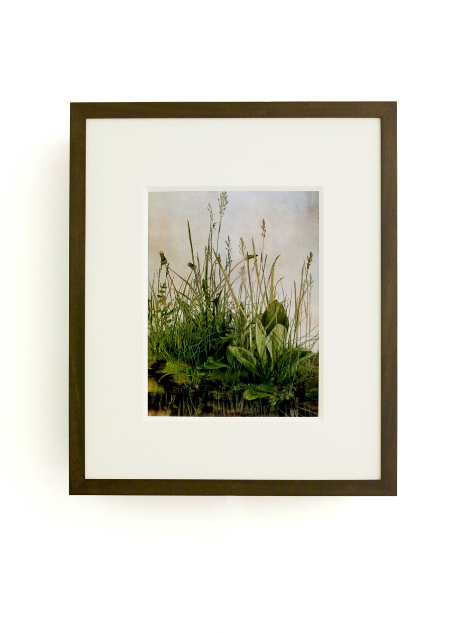 Whispering Weeds, 2011 (drewniana rama, obramowanie, ekran LCD, wentylator i dysk twardy) autorstwa Mat Collishaw
