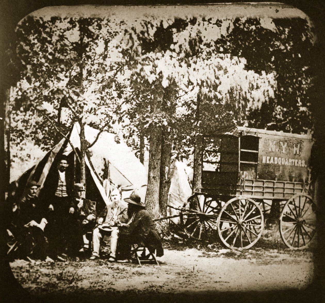 Siedziba New York Herald w terenie w Culpeper Court House, 1863 autorstwa Mathew B. Brady