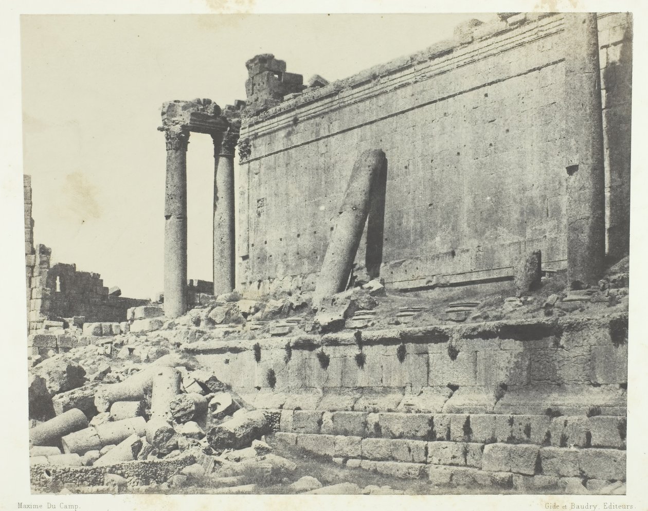 Baalbeck Heliopolis, Świątynia Jowisza, Fasada Wschodnia, Syria, 184951, druk 1852. autorstwa Maxime Du Camp