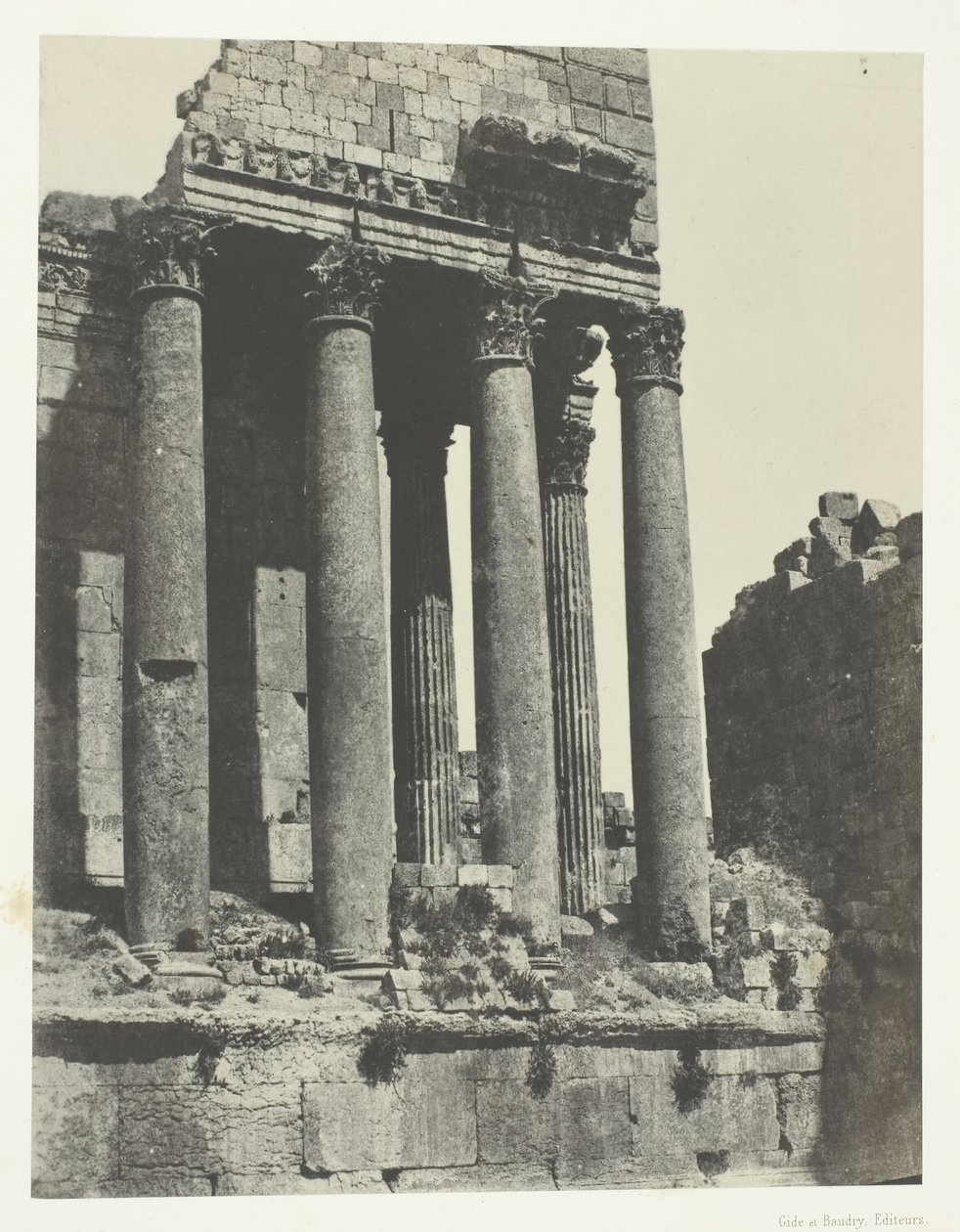 Baalbeck Heliopolis, Świątynia Jowisza, Widok z kąta południowo-wschodniego, Syria, 184951, druk 1852. autorstwa Maxime Du Camp