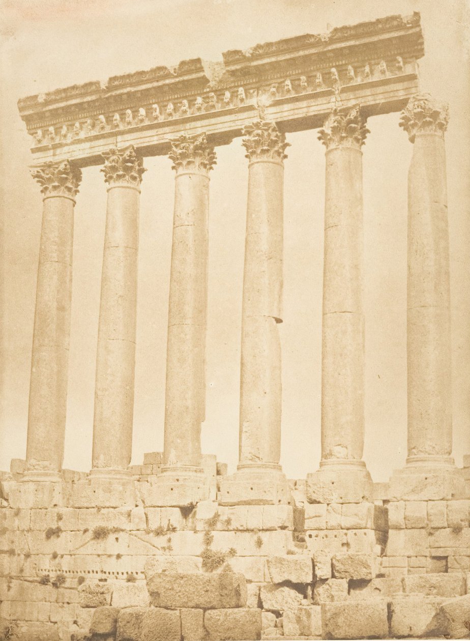 Kolumnada Świątyni Słońca w Baâlbek Heliopolis, wrzesień 1850. autorstwa Maxime Du Camp