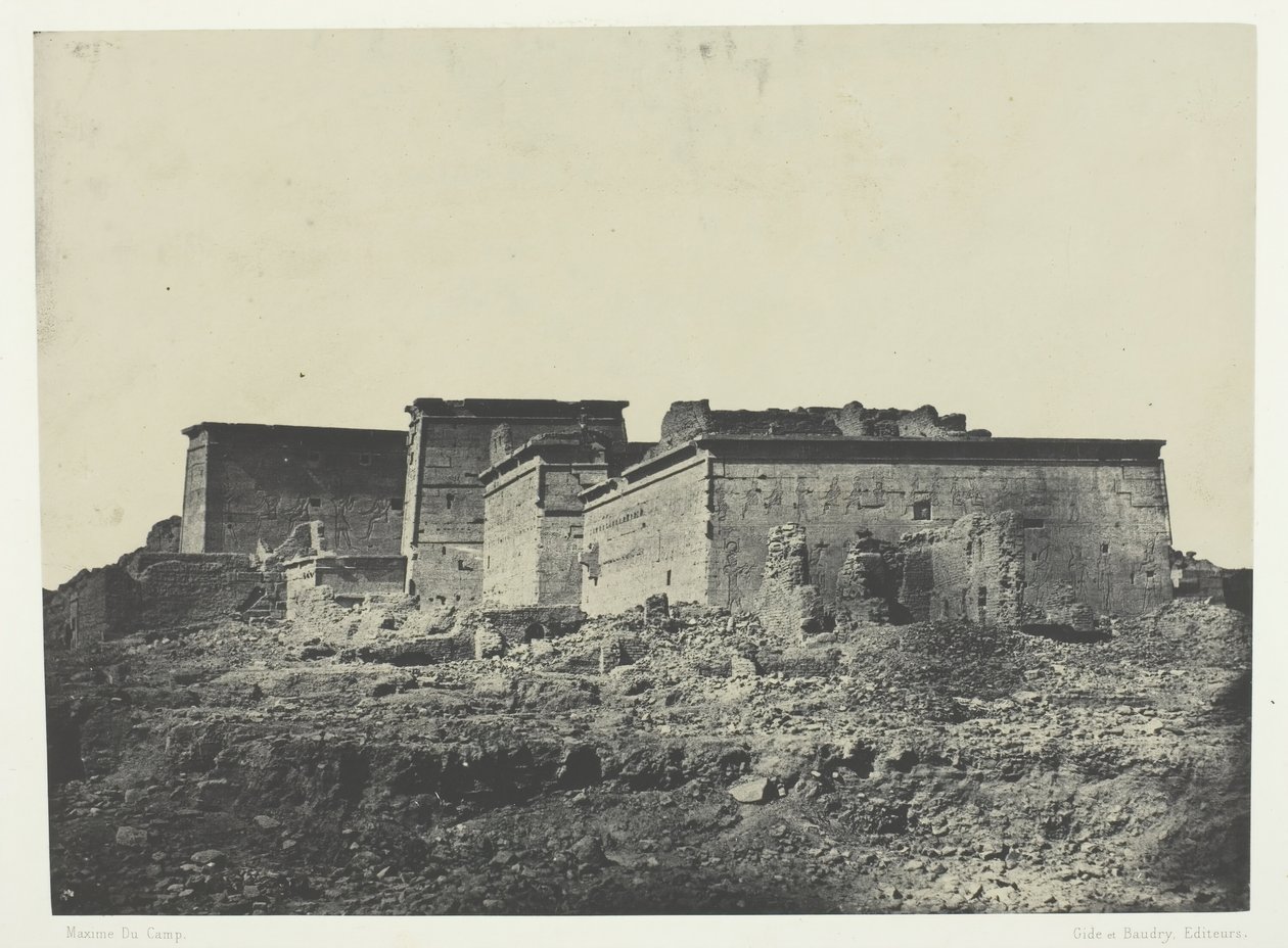 Wielka Świątynia Izydy w Philoe, widok ogólny wzięty z północy, Nubia, 184951, wydrukowany w 1852 roku. autorstwa Maxime Du Camp