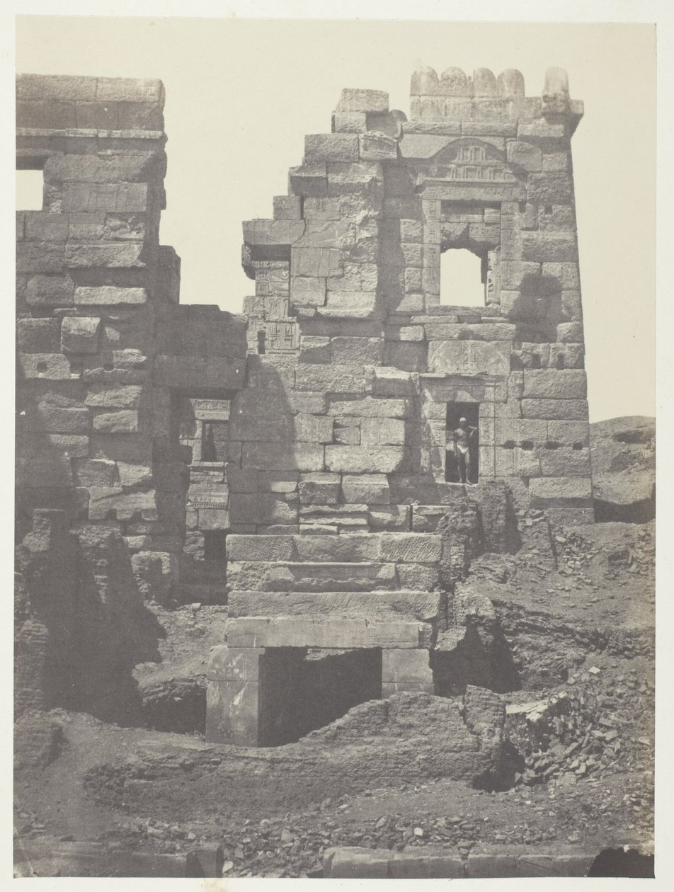 Medinet-Habou, Północna Fasada Gynécée de Ramses-Méiamoun; Teby autorstwa Maxime Du Camp