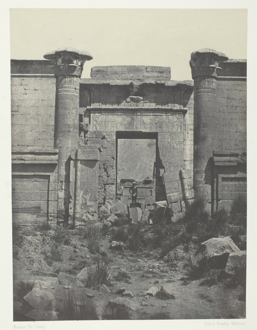 Medinet-Habou, Propyleje Thutmoseum, Teby, 184951, wydrukowany 1852. autorstwa Maxime Du Camp