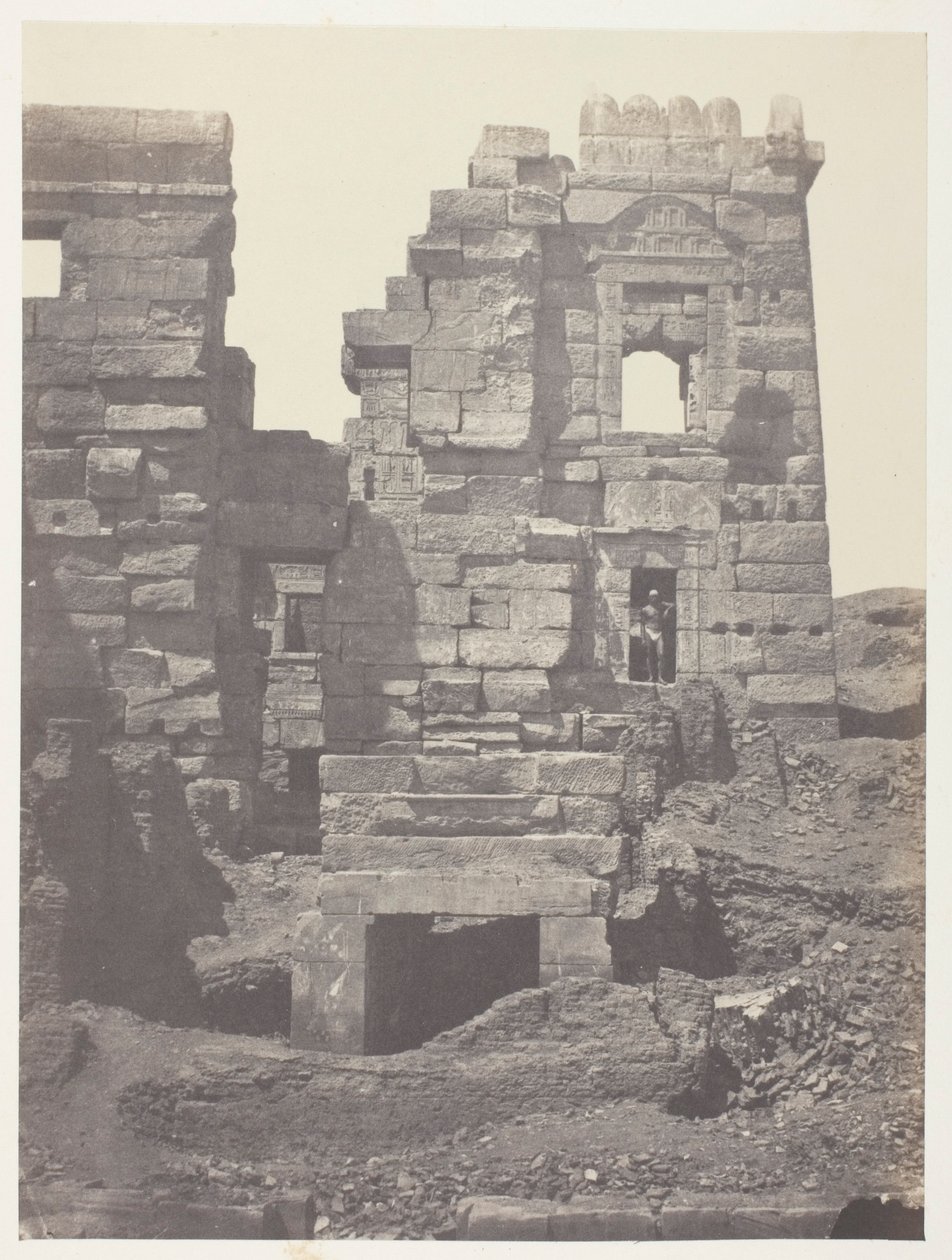 Medinet-Habou, Północna Fasada Gynécée de Ramses-Méiamoun; Teby autorstwa Maxime Du Camp
