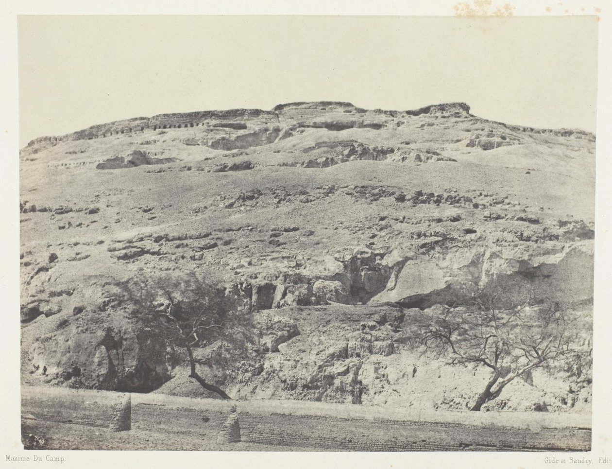 Nekropolia starożytnego Likopolis, Górny Egipt, płyta 12 z albumu "Egypte, Nubie, Palestine et Syrie" (1852) autorstwa Maxime Du Camp