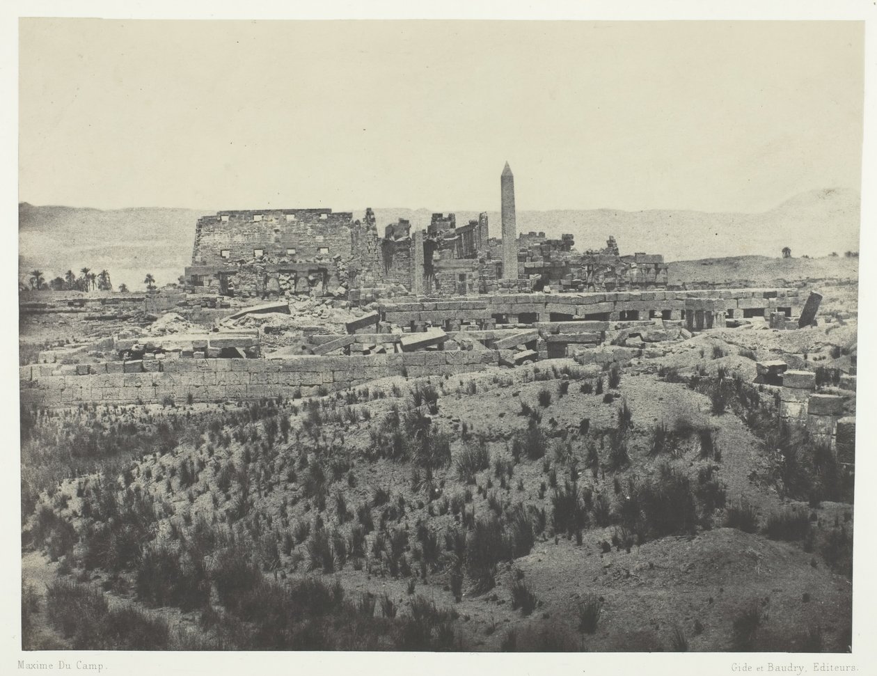 Pałac Karkak, Widok ogólny ruin, Patrząc na wschód, Teby, 184951, druk 1852. autorstwa Maxime Du Camp